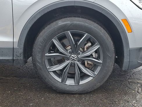 Certified 2022 Volkswagen Tiguan SE image 8