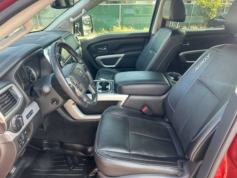 Used 2018 Nissan Titan PRO-4X w/ Pro-4x Convenience Package AWD/4WD image 24