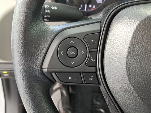 Used 2025 Toyota Corolla LE image 24