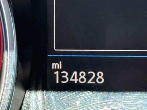 Used 2021 Volkswagen Tiguan SE w/ Panoramic Sunroof Package FWD image 17
