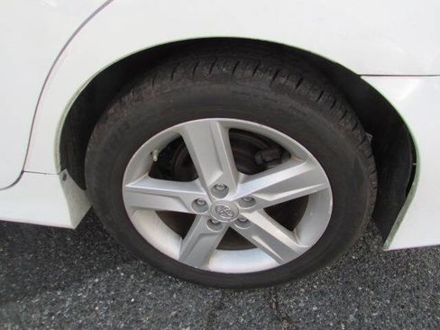 Used 2014 Toyota Camry SE image 14