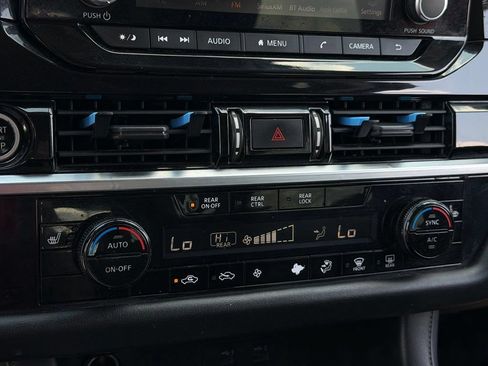 Used 2022 Nissan Pathfinder SV FWD image 17