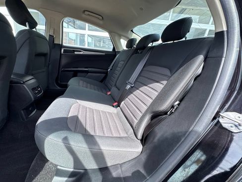 Used 2020 Ford Fusion SE FWD image 32