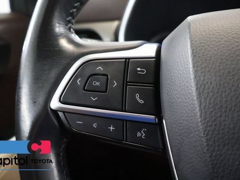 Used 2021 Toyota Highlander XLE AWD/4WD image 18