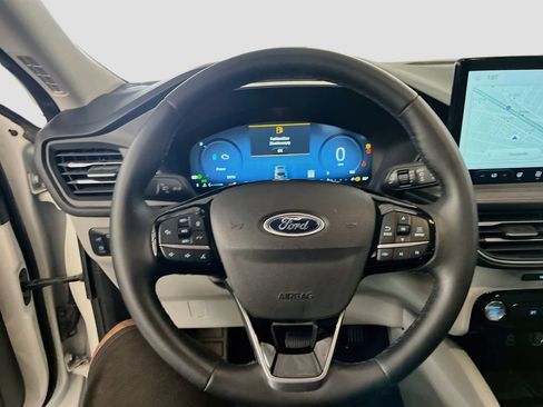 Used 2025 Ford Escape SE w/ PHEV Premium Package FWD image 11