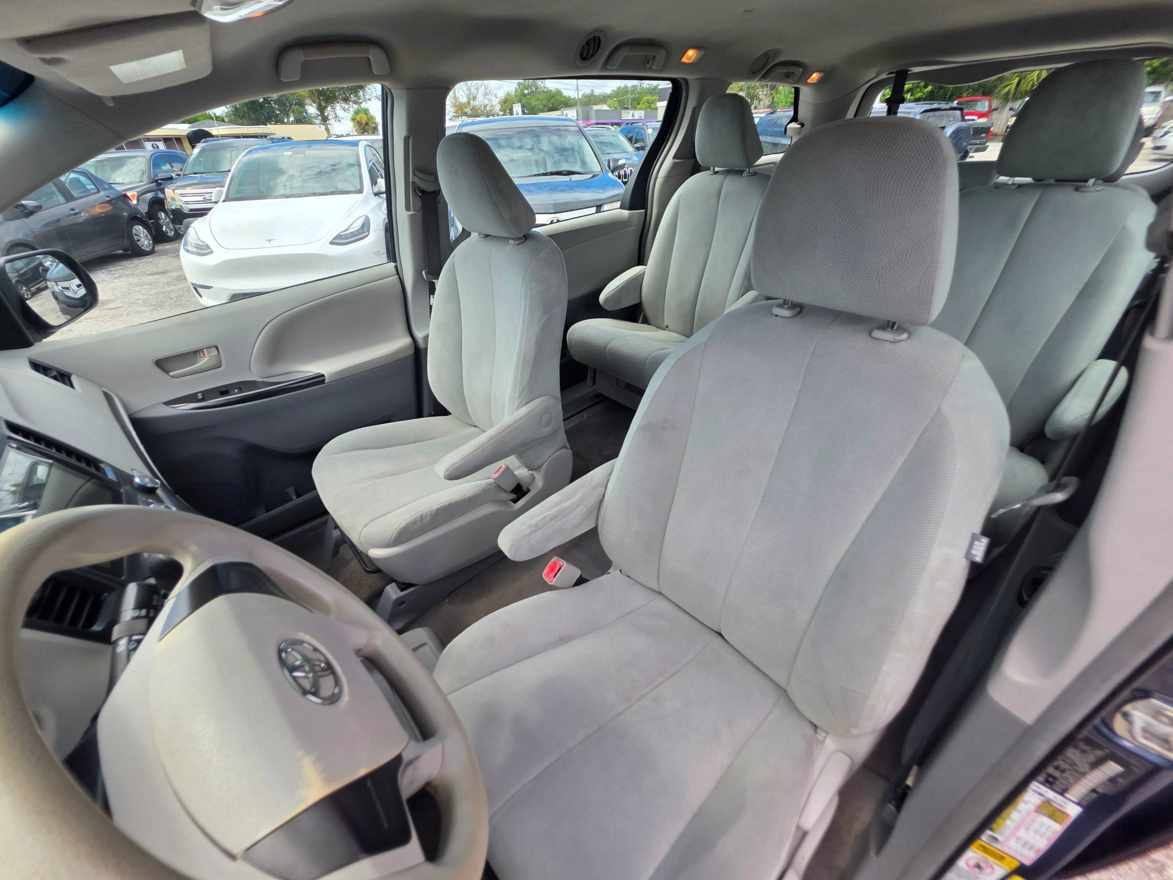 Used 2014 Toyota Sienna L FWD image 11