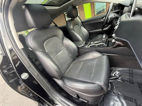 Used 2018 Kia Stinger Premium AWD/4WD image 19