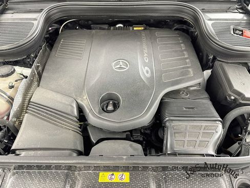Used 2025 Mercedes-Benz GLS 450 4MATIC w/ AMG Line Exterior image 39