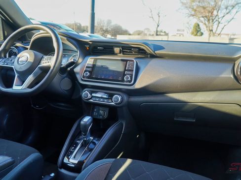Used 2020 Nissan Kicks SV image 17
