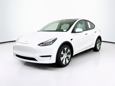 Used 2021 Tesla Model Y Long Range image 3