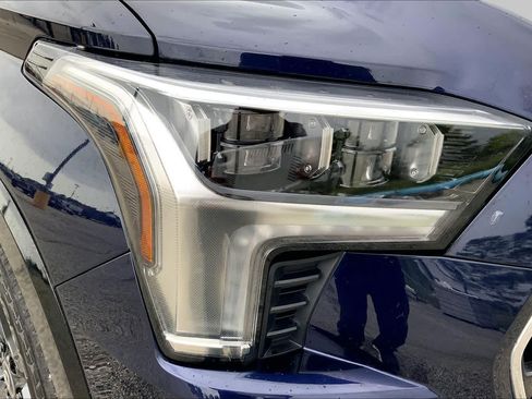 Used 2025 Toyota Sequoia Platinum AWD/4WD image 27