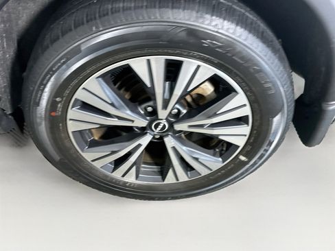 Used 2023 Nissan Rogue SV FWD image 11