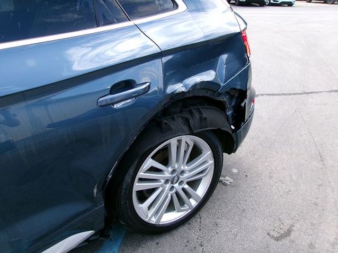 Used 2018 Audi Q5 Prestige w/ Prestige Package image 2