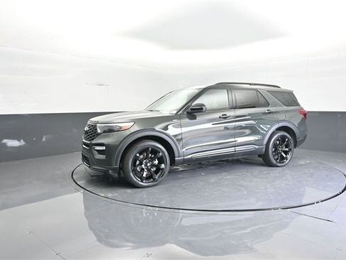 Used 2023 Ford Explorer ST-Line w/ Class IV Trailer Tow Package image 4