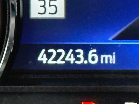 Used 2022 Ford Explorer XLT w/ Equipment Group 202A image 34