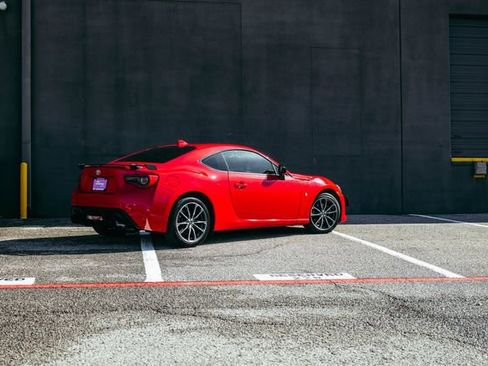 Used 2018 Toyota 86 GT image 19