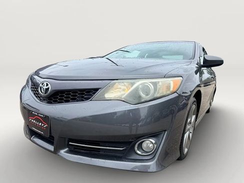 Used 2014 Toyota Camry SE w/ Protection Package FWD image 4