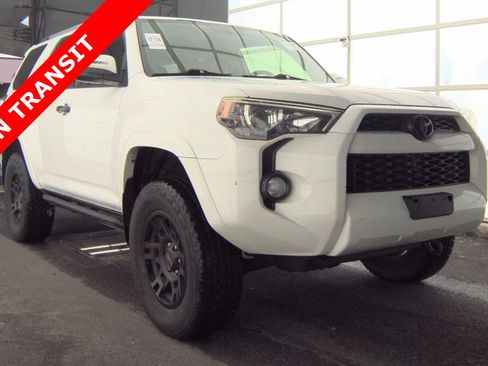 Used 2015 Toyota 4Runner SR5 AWD/4WD image 5