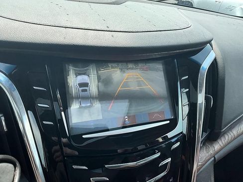 Used 2017 Cadillac Escalade Luxury AWD/4WD image 22