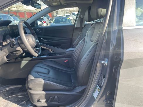 Used 2025 Hyundai Elantra Limited image 28