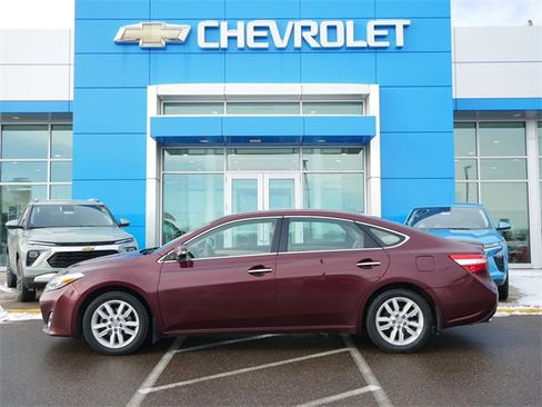 Used 2013 Toyota Avalon XLE image 4