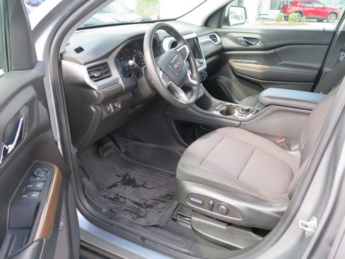 Used 2023 GMC Acadia SLE w/ Driver Convenience Package image 10
