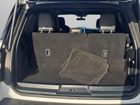 Used 2024 Ford Expedition Limited RWD image 12