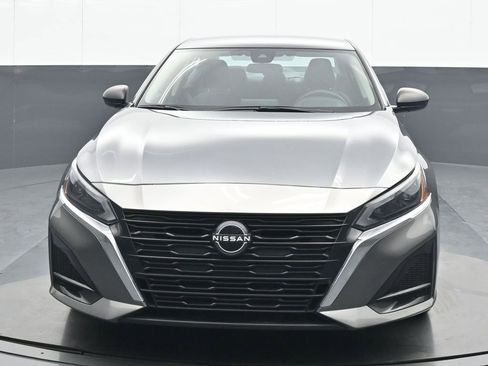 Used 2024 Nissan Altima 2.5 SV image 1