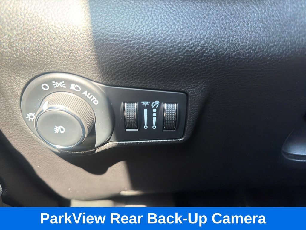 Used 2023 Jeep Compass Latitude w/ Convenience Group AWD/4WD image 20
