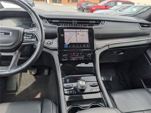 Used 2022 Jeep Grand Cherokee Overland w/ Luxury Tech Group IV image 20