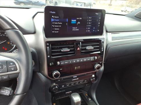Used 2023 Lexus GX 460 Premium w/ Premium Package image 9