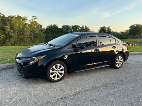 Used 2023 Toyota Corolla LE FWD image 2