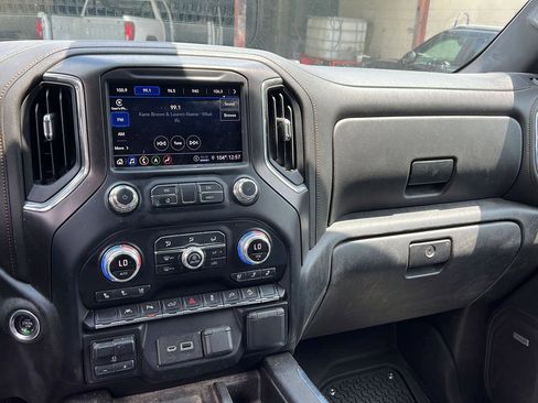 Used 2022 GMC Sierra 1500 AT4 w/ AT4 Premium Package AWD/4WD image 11