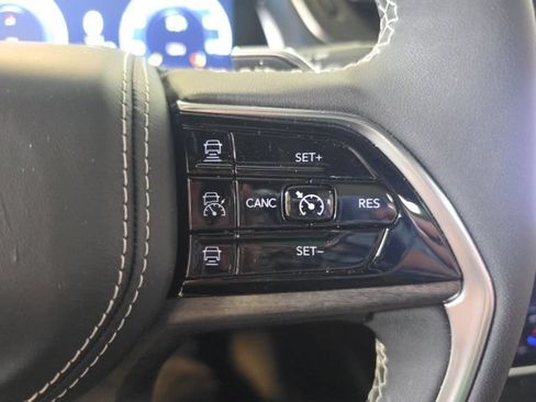 Used 2024 Jeep Grand Cherokee L Overland w/ Luxury Tech Group IV AWD/4WD image 29