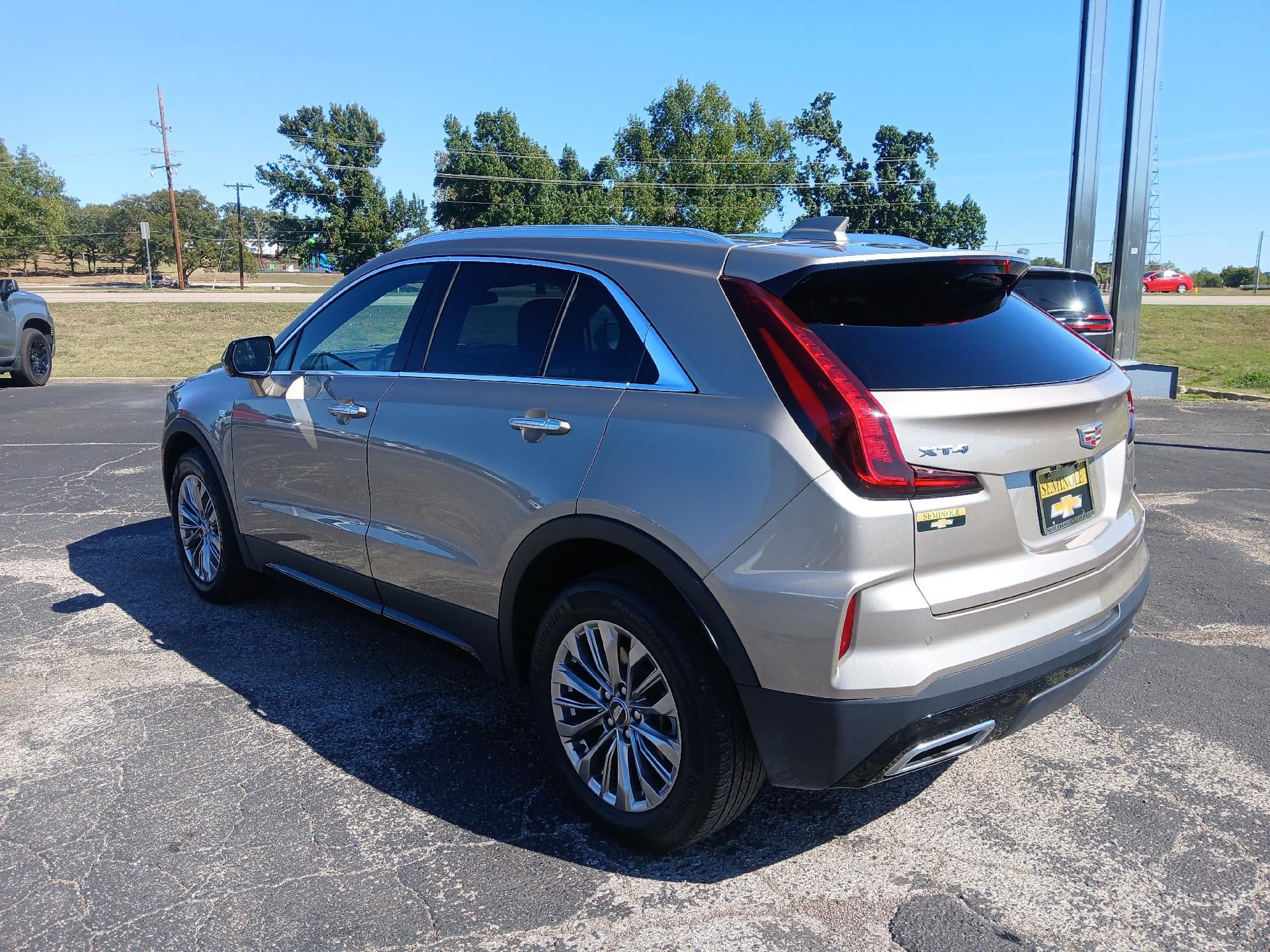 Used 2025 Cadillac XT4 Premium Luxury FWD image 4
