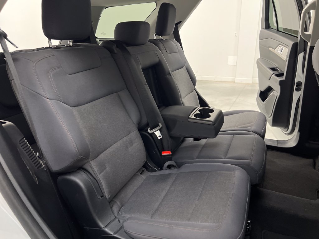 Used 2025 Ford Explorer Active AWD/4WD image 23