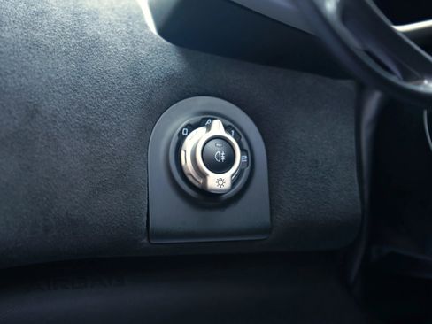 Used 2015 McLaren 650S Spider image 28