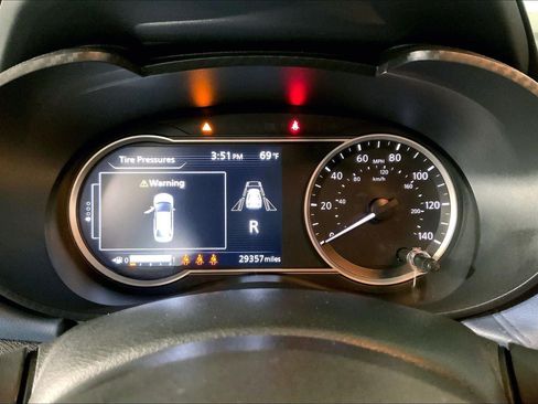 Used 2025 Nissan Versa SV FWD image 20