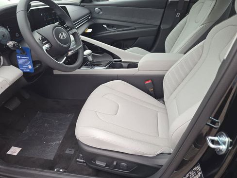 New 2026 Hyundai Elantra Limited FWD image 16