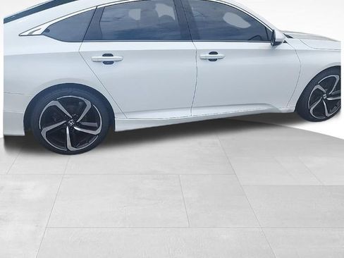Used 2018 Honda Accord Sport image 12