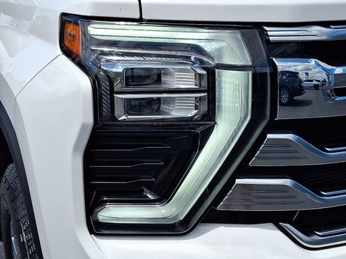 Used 2024 Chevrolet Silverado 3500 High Country w/ High Country Premium Package AWD/4WD image 9