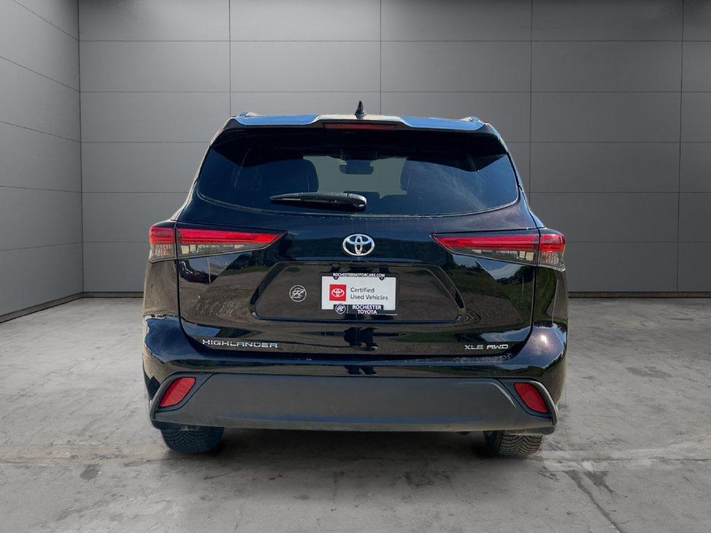 Certified 2021 Toyota Highlander XLE AWD/4WD image 4