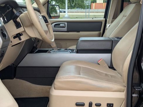 Used 2013 Ford Expedition XLT image 17
