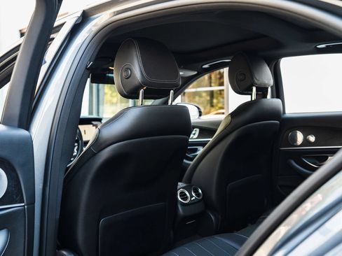 Used 2018 Mercedes-Benz E 300 4MATIC image 22