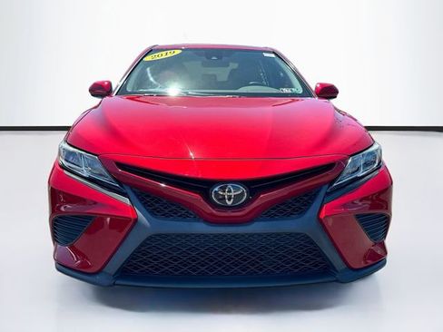 Used 2019 Toyota Camry SE FWD image 2