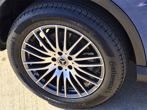 Certified 2025 Mercedes-Benz GLC 300 image 8