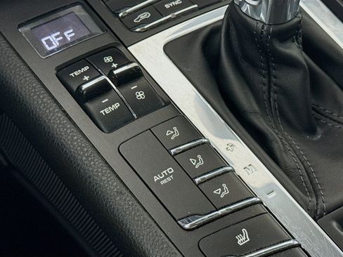 Certified 2018 Porsche Macan image 18