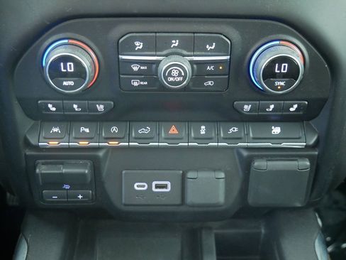 Used 2020 Chevrolet Silverado 1500 High Country w/ Technology Package AWD/4WD image 29