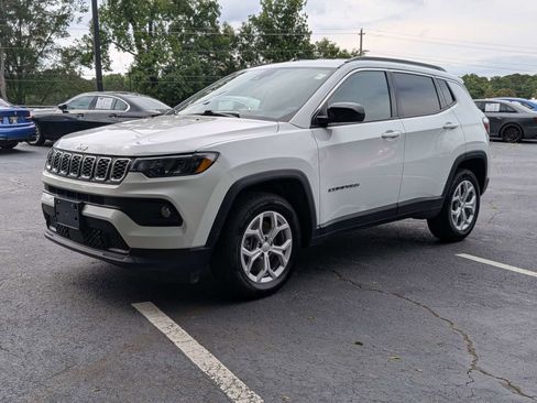 Used 2024 Jeep Compass Latitude AWD/4WD image 8