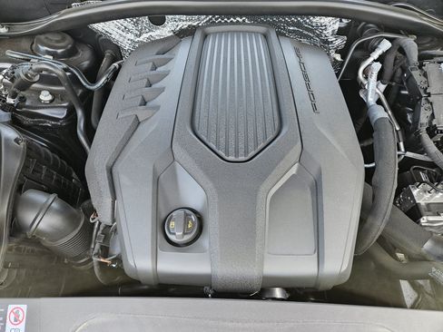 Certified 2026 Porsche Macan AWD/4WD image 31
